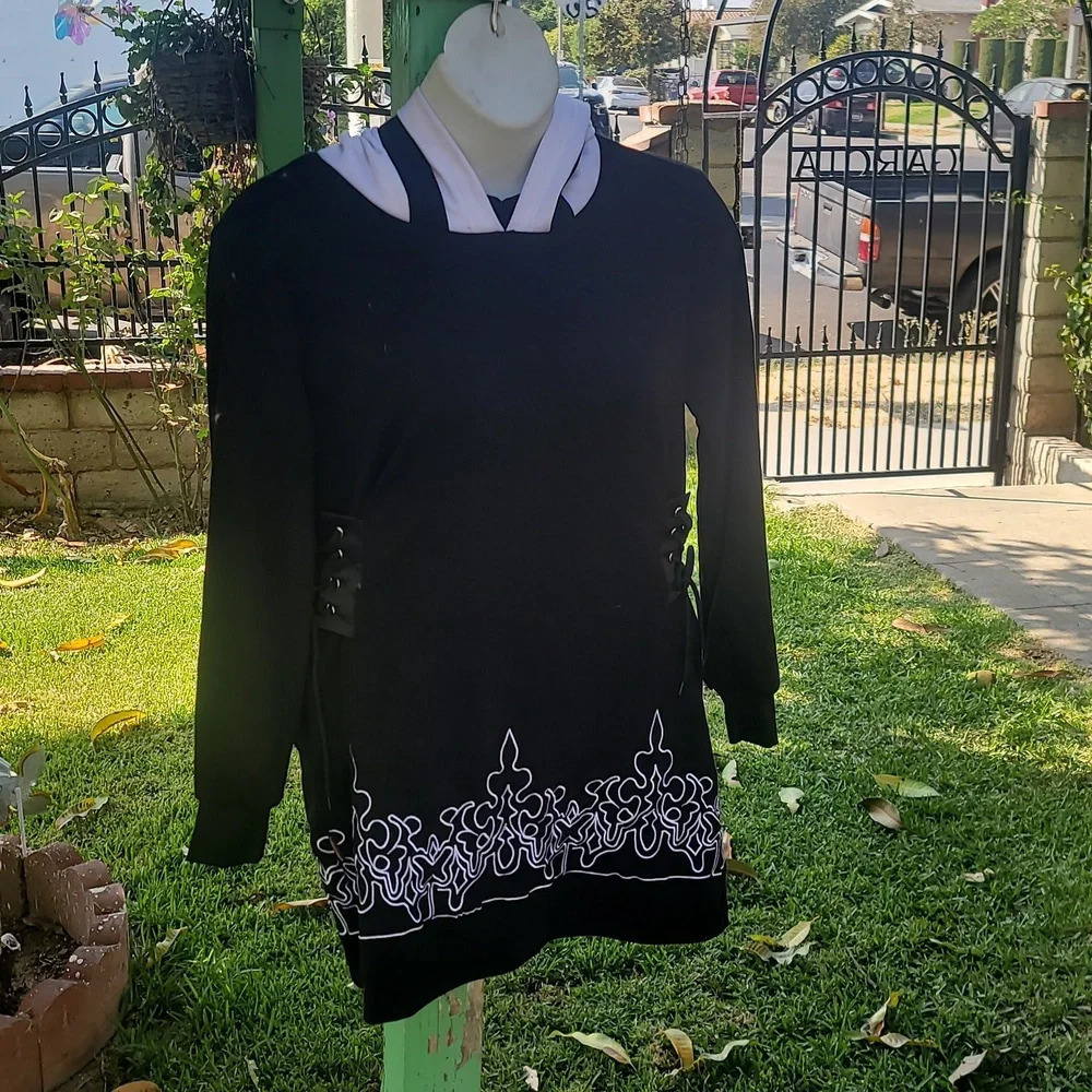 X-costume hooded dress w faux fur lining black white cosplay costume embroidered
